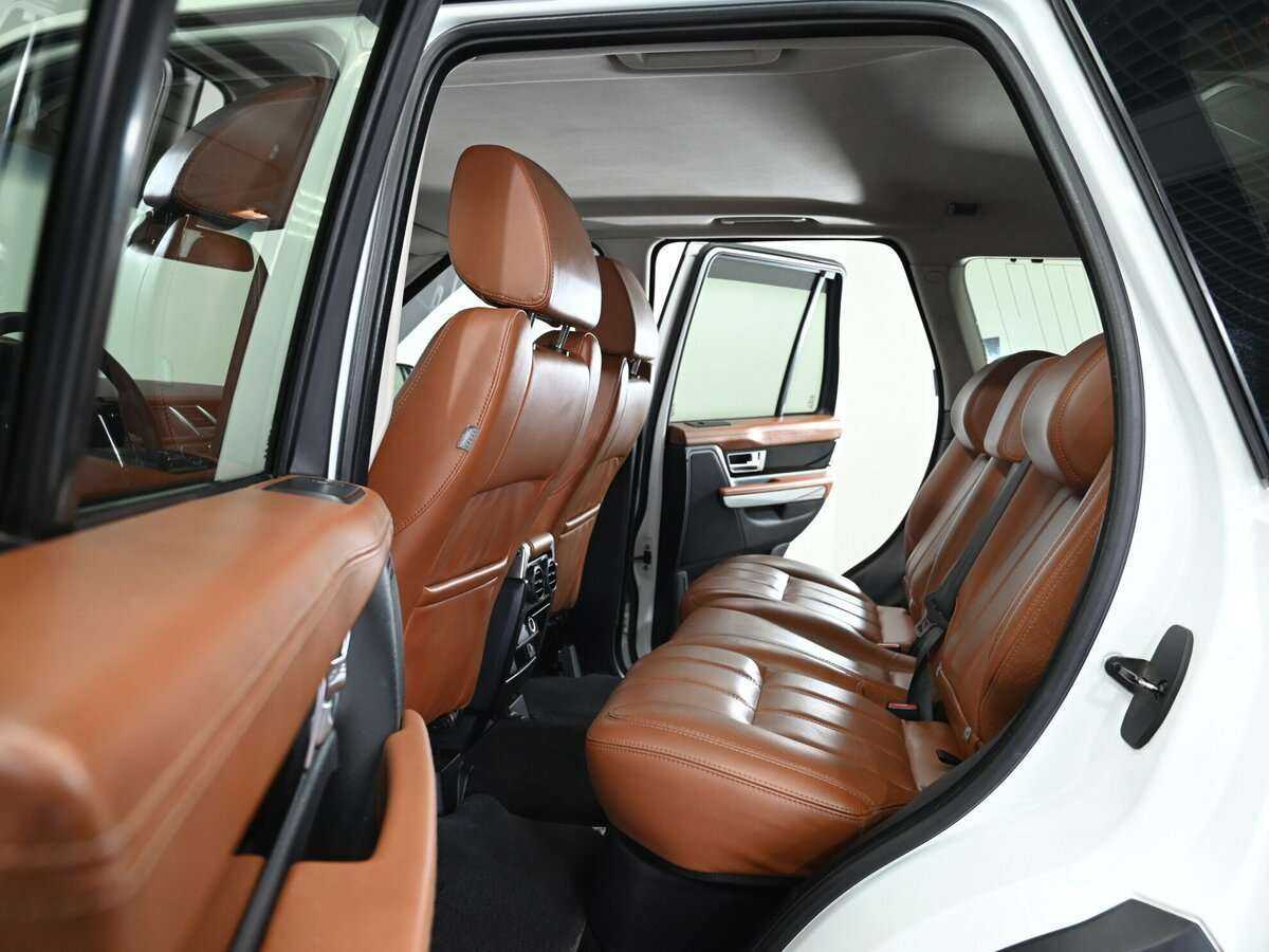 Land Rover Range Rover Sport с пробегом — 2011 год. Фото: #14