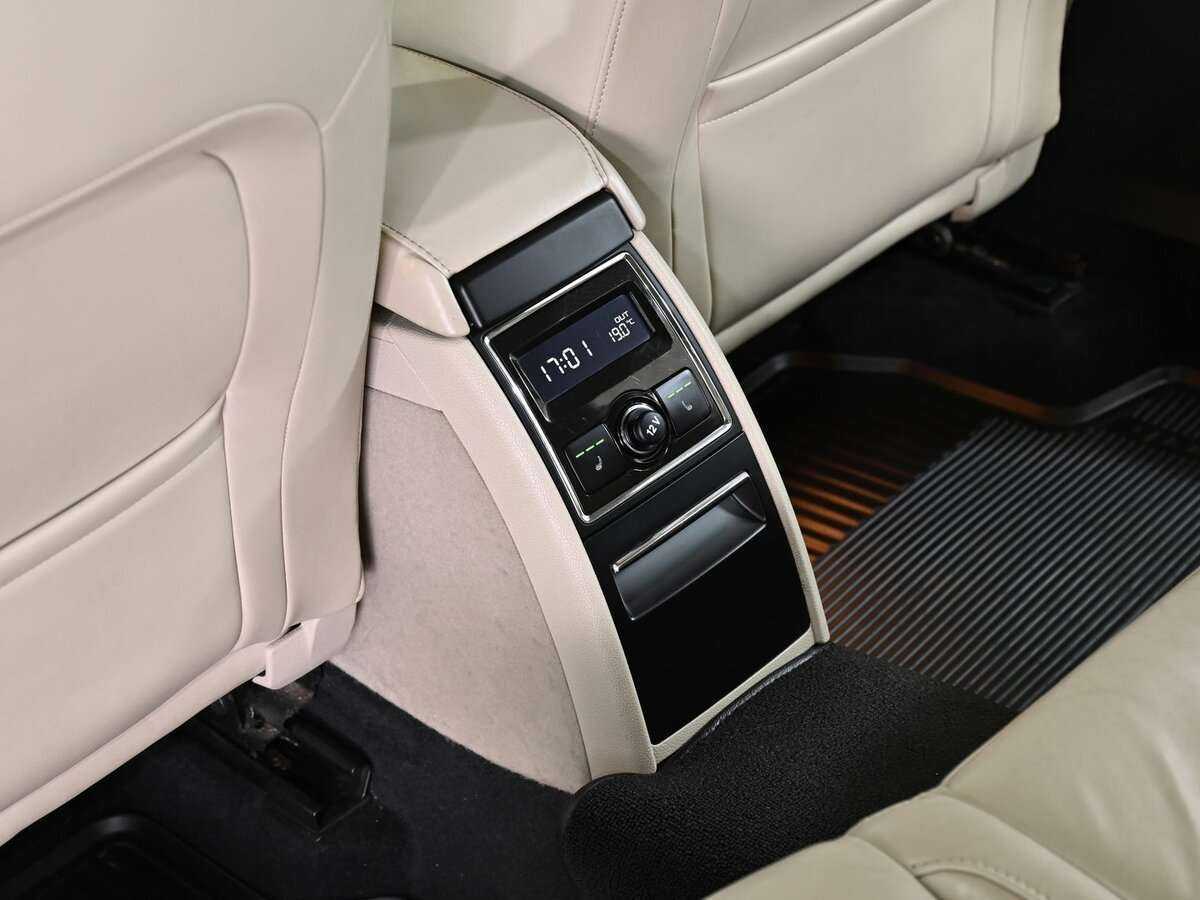 Skoda Superb с пробегом — 2013 год. Фото: #6