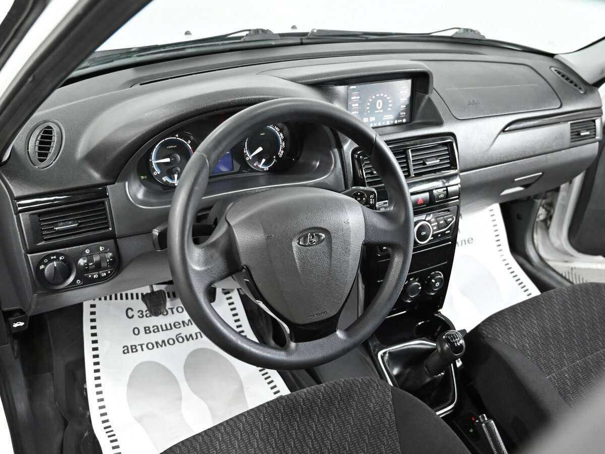 Lada (ВАЗ) Priora с пробегом — 2014 год. Фото: #10