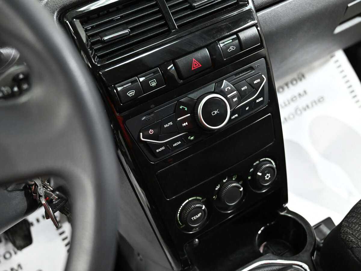 Lada (ВАЗ) Priora с пробегом — 2014 год. Фото: #11