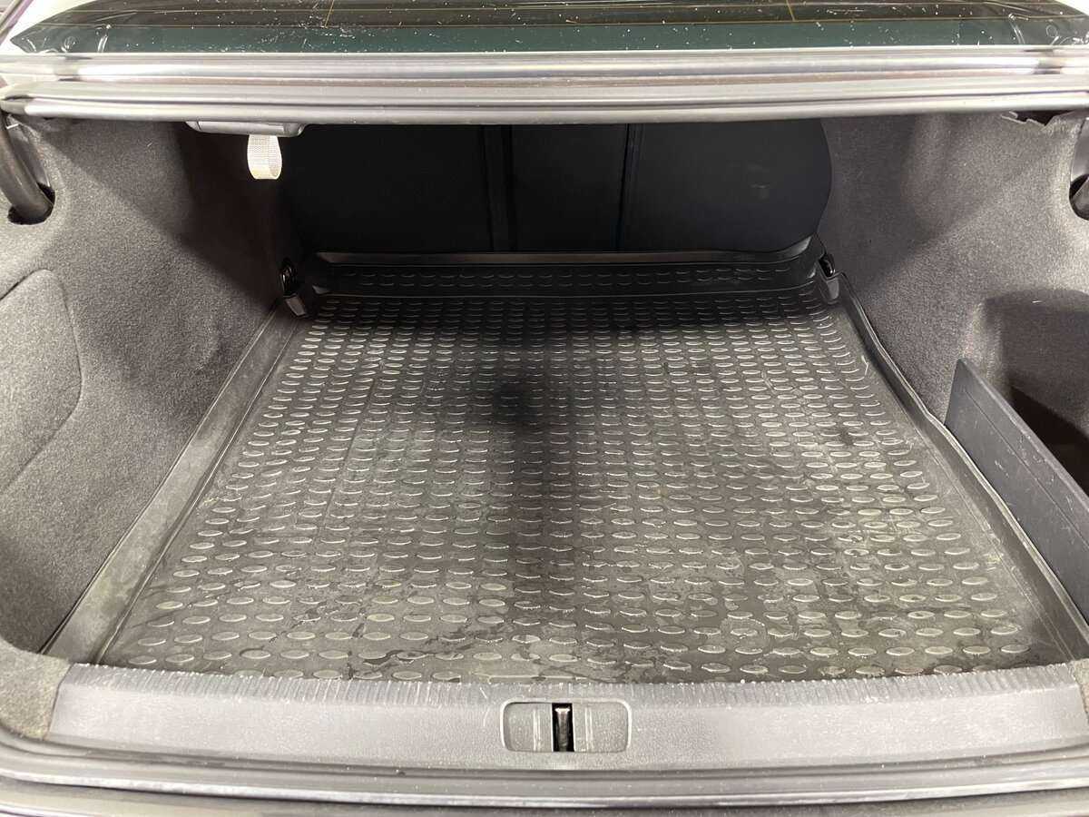 Volkswagen Passat CC с пробегом — 2011 год. Фото: #7