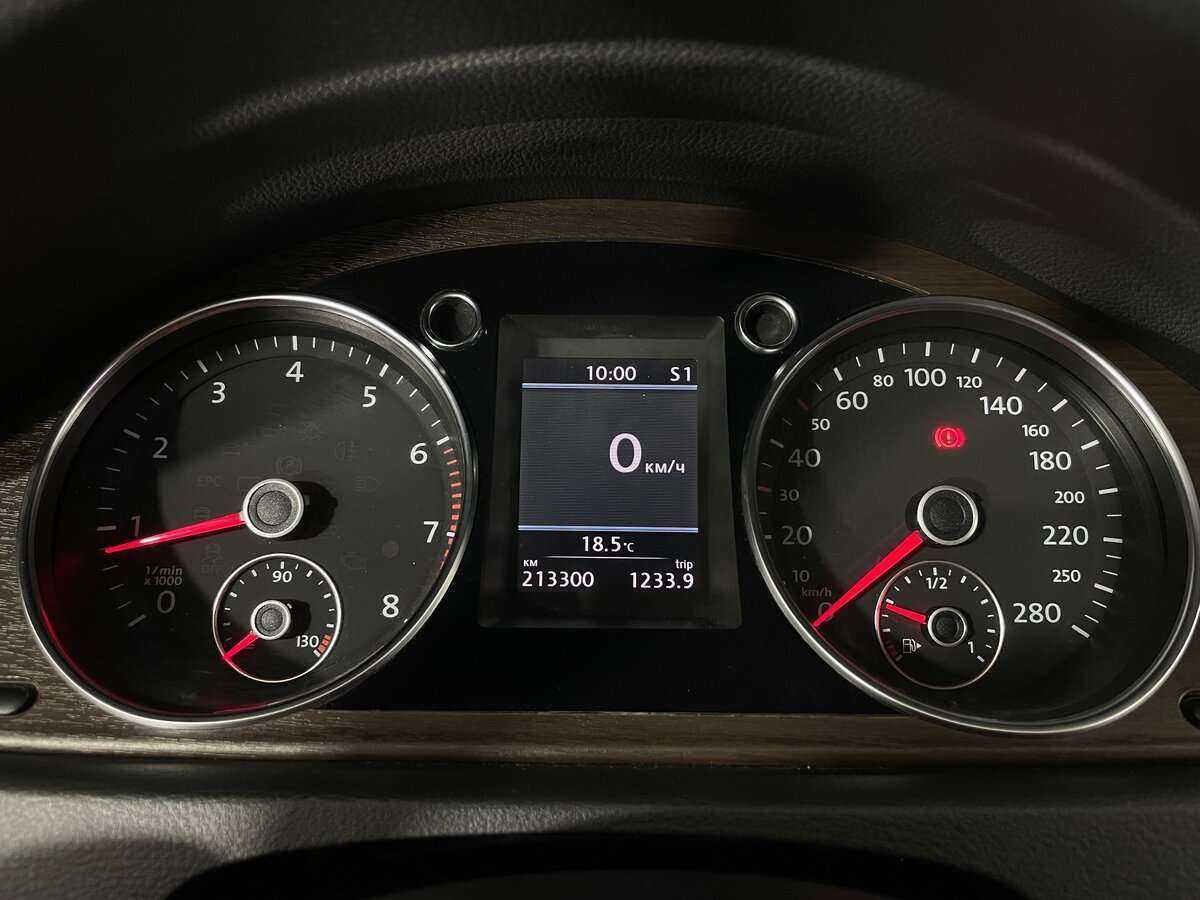 Volkswagen Passat CC с пробегом — 2011 год. Фото: #13