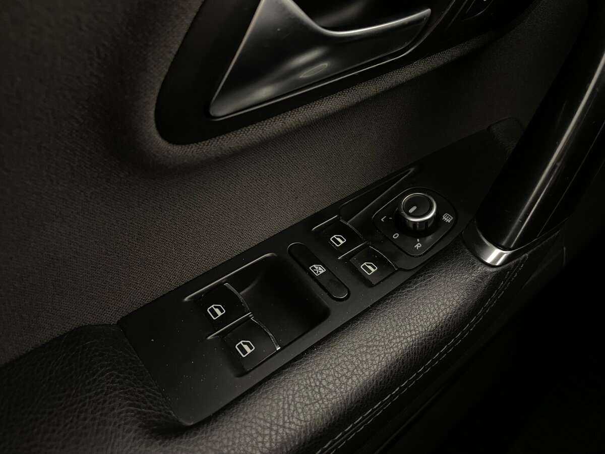 Volkswagen Passat CC с пробегом — 2011 год. Фото: #16