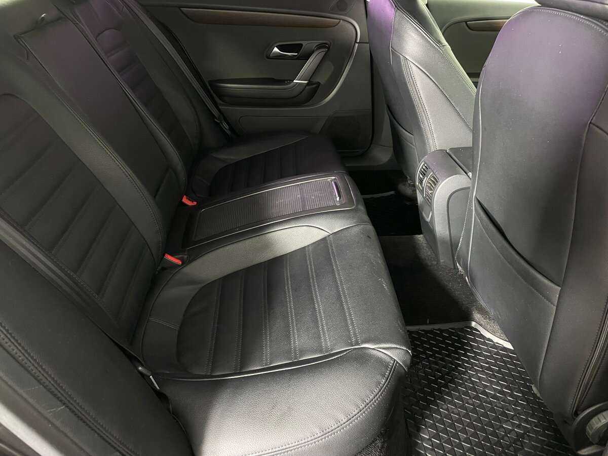 Volkswagen Passat CC с пробегом — 2011 год. Фото: #17