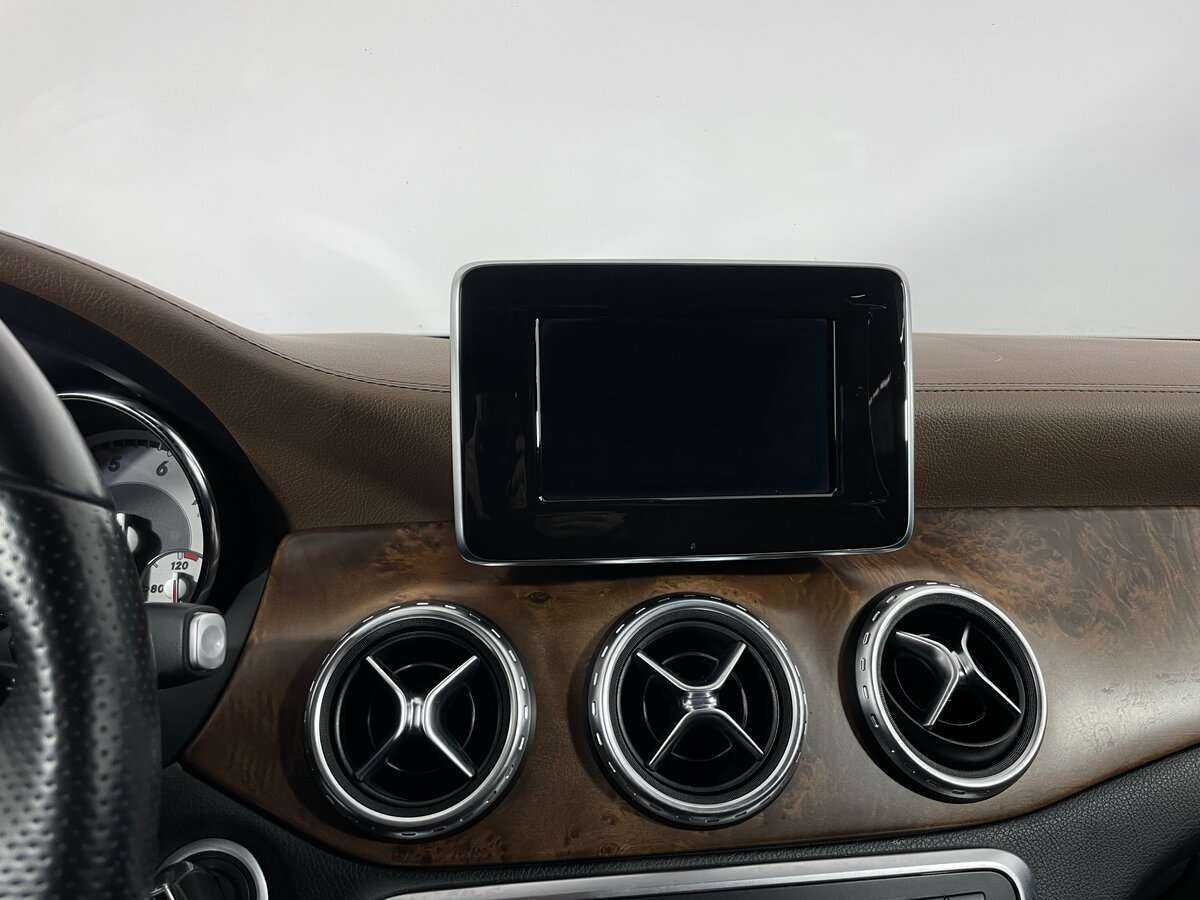 Mercedes-Benz GLA с пробегом — 2014 год. Фото: #16