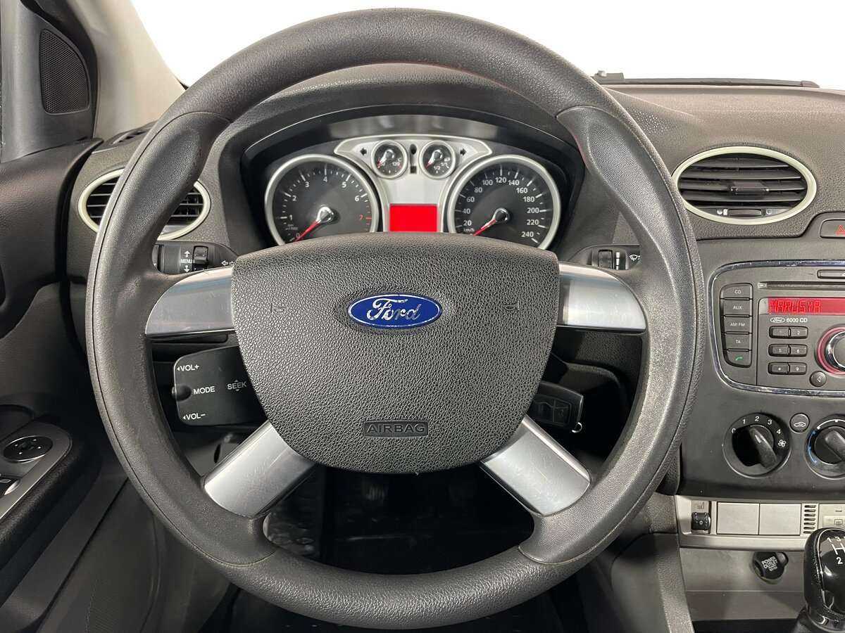 Ford Focus с пробегом — 2010 год. Фото: #10