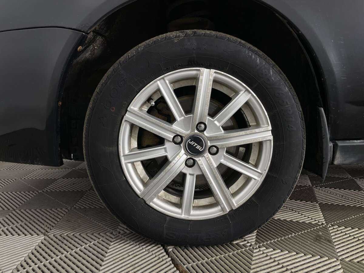 Lada (ВАЗ) Priora с пробегом — 2012 год. Фото: #6