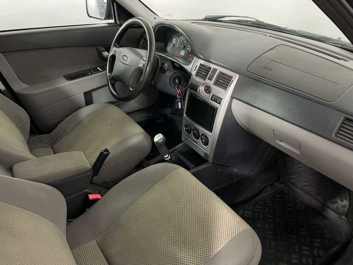 Lada (ВАЗ) Priora с пробегом — 2012 год. Фото: #10