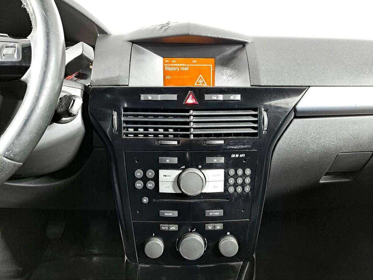 Opel Astra с пробегом — 2008 год. Фото: #12