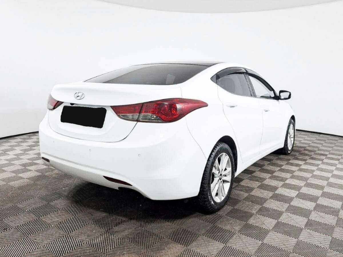 Hyundai Avante с пробегом — 2011 год. Фото: #3