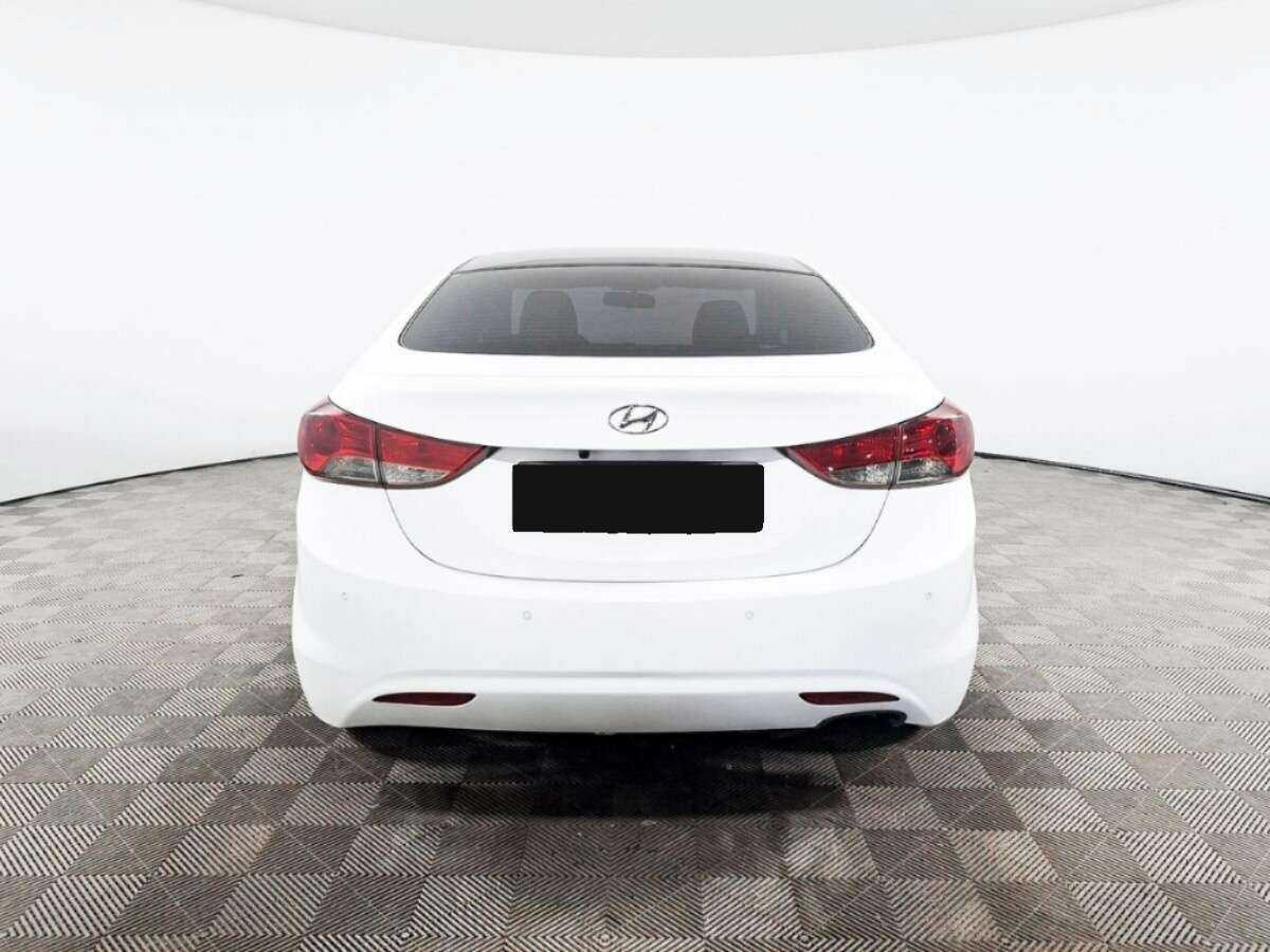 Hyundai Avante с пробегом — 2011 год. Фото: #4