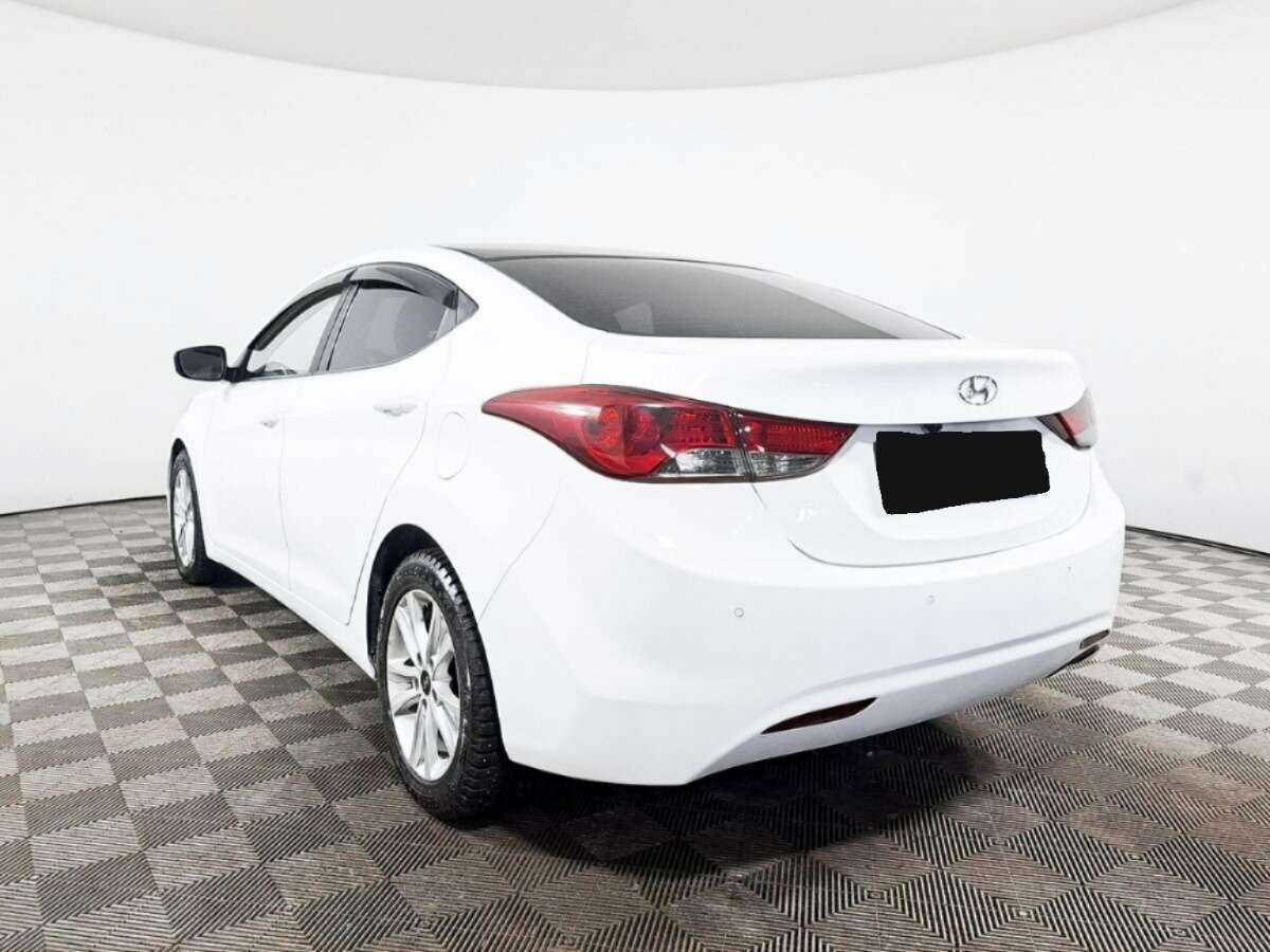 Hyundai Avante с пробегом — 2011 год. Фото: #5