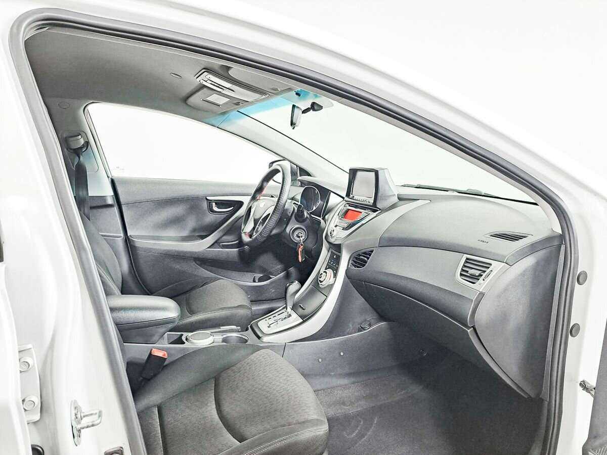 Hyundai Avante с пробегом — 2011 год. Фото: #6