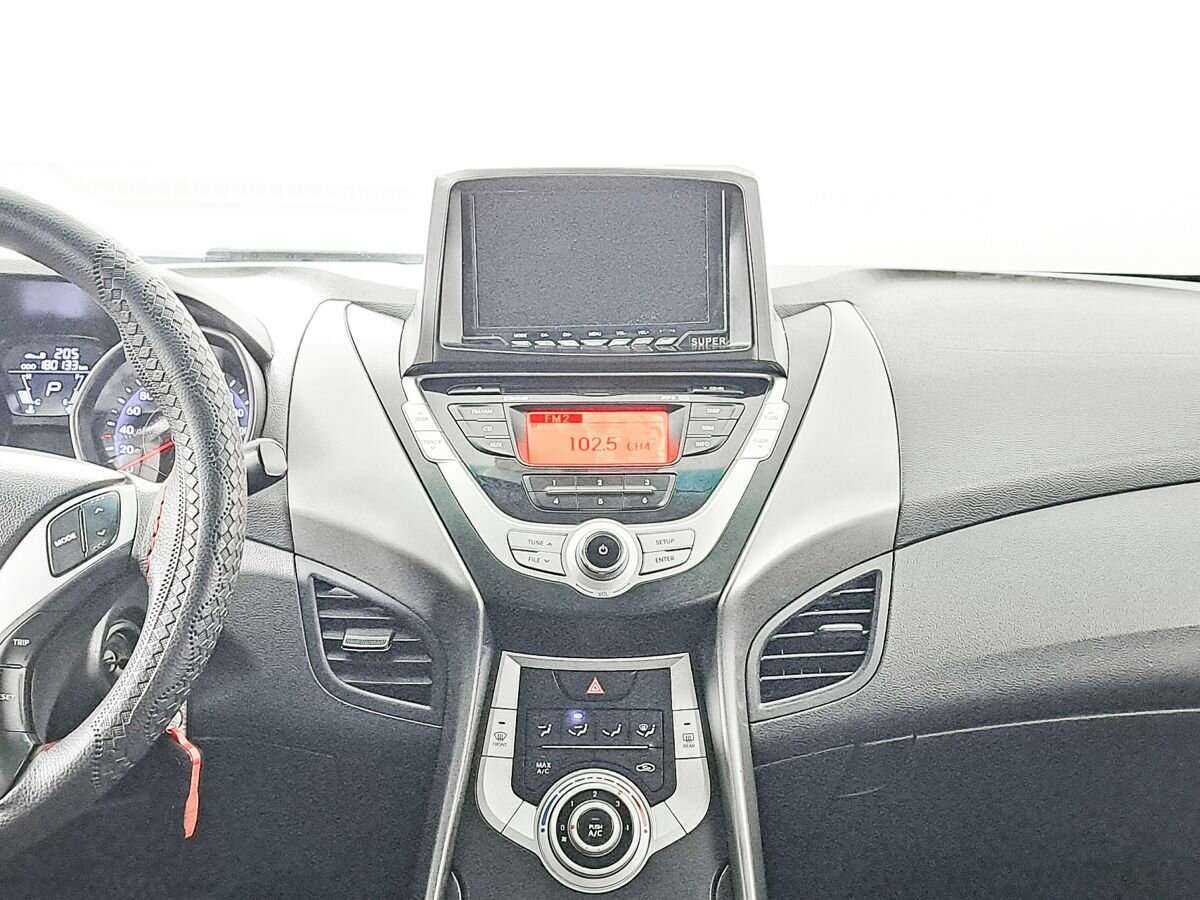 Hyundai Avante с пробегом — 2011 год. Фото: #10