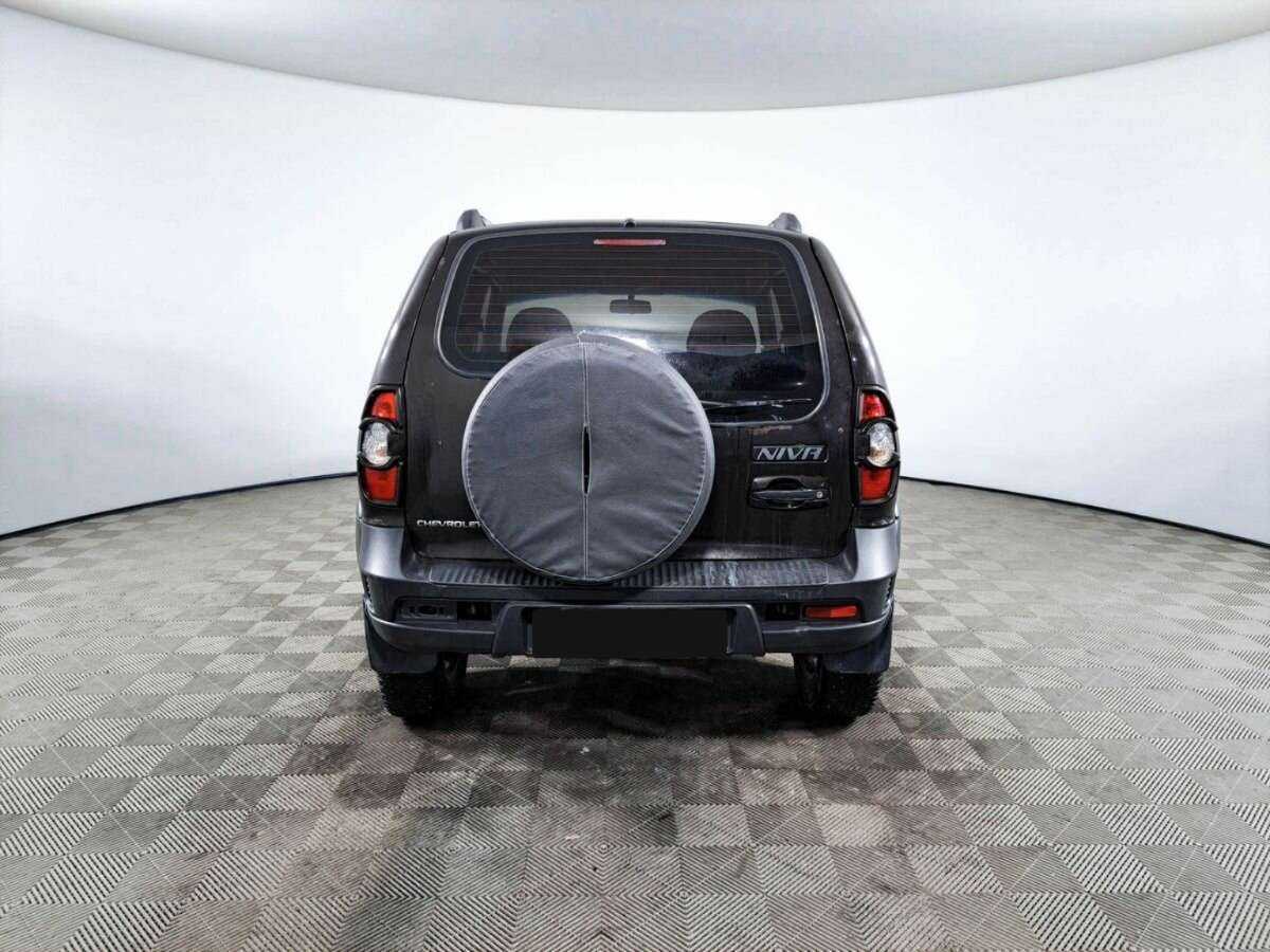 Chevrolet Niva с пробегом — 2011 год. Фото: #5