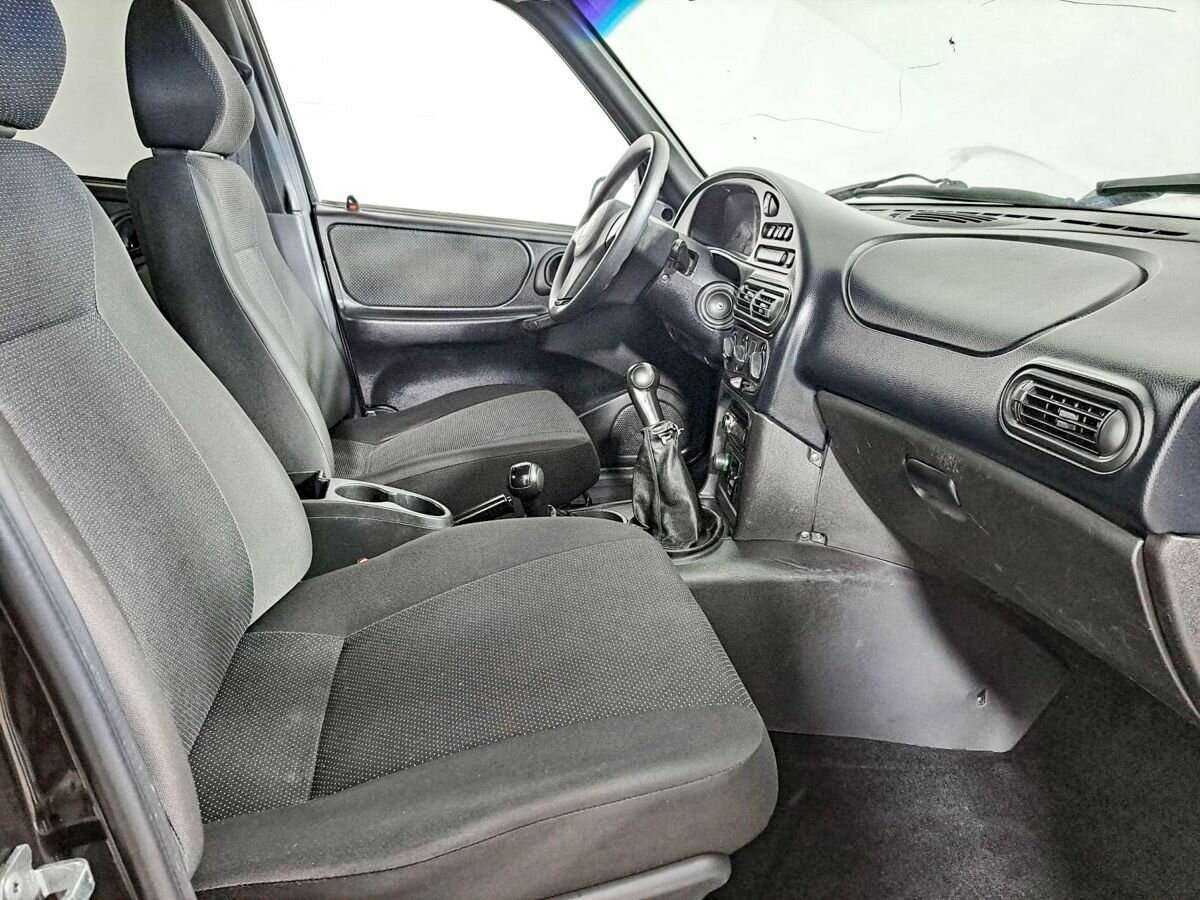 Chevrolet Niva с пробегом — 2011 год. Фото: #10