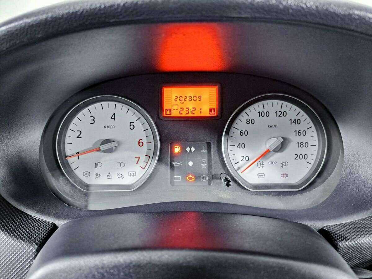 Renault Logan с пробегом — 2011 год. Фото: #10