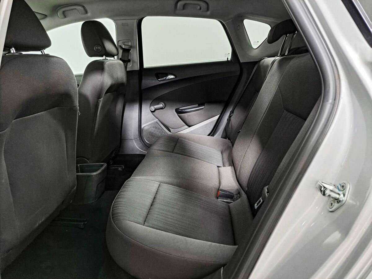 Opel Astra с пробегом — 2011 год. Фото: #8