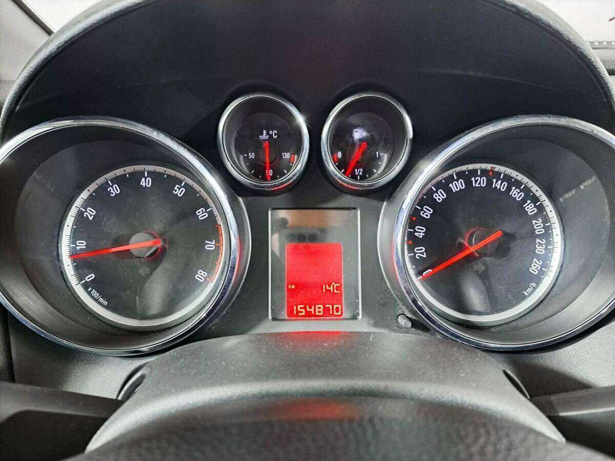 Opel Astra с пробегом — 2011 год. Фото: #9