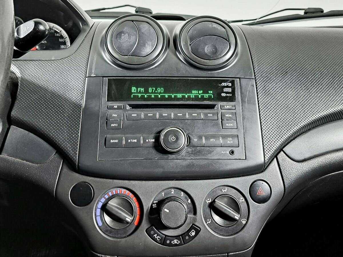Chevrolet Aveo с пробегом — 2009 год. Фото: #12
