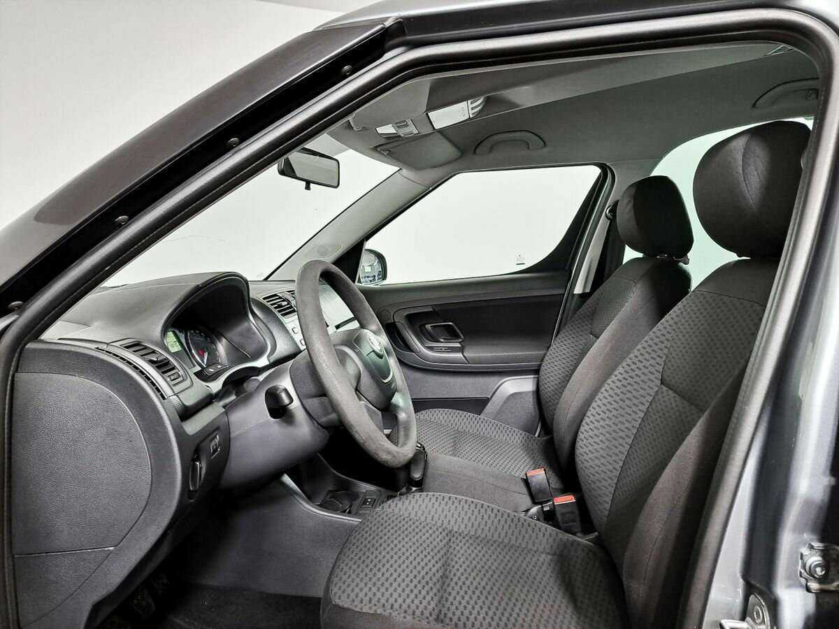 Skoda Roomster с пробегом — 2012 год. Фото: #13