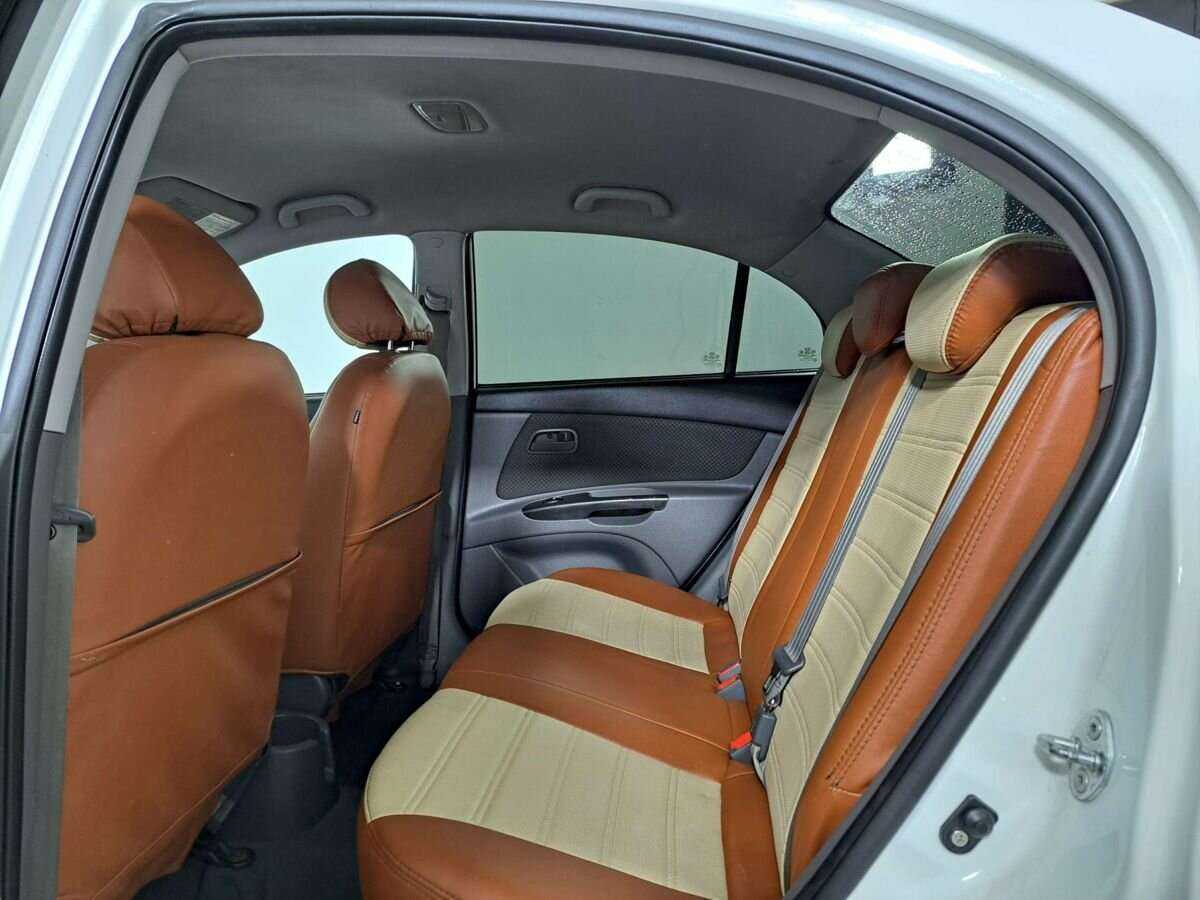 Kia Rio с пробегом — 2011 год. Фото: #9