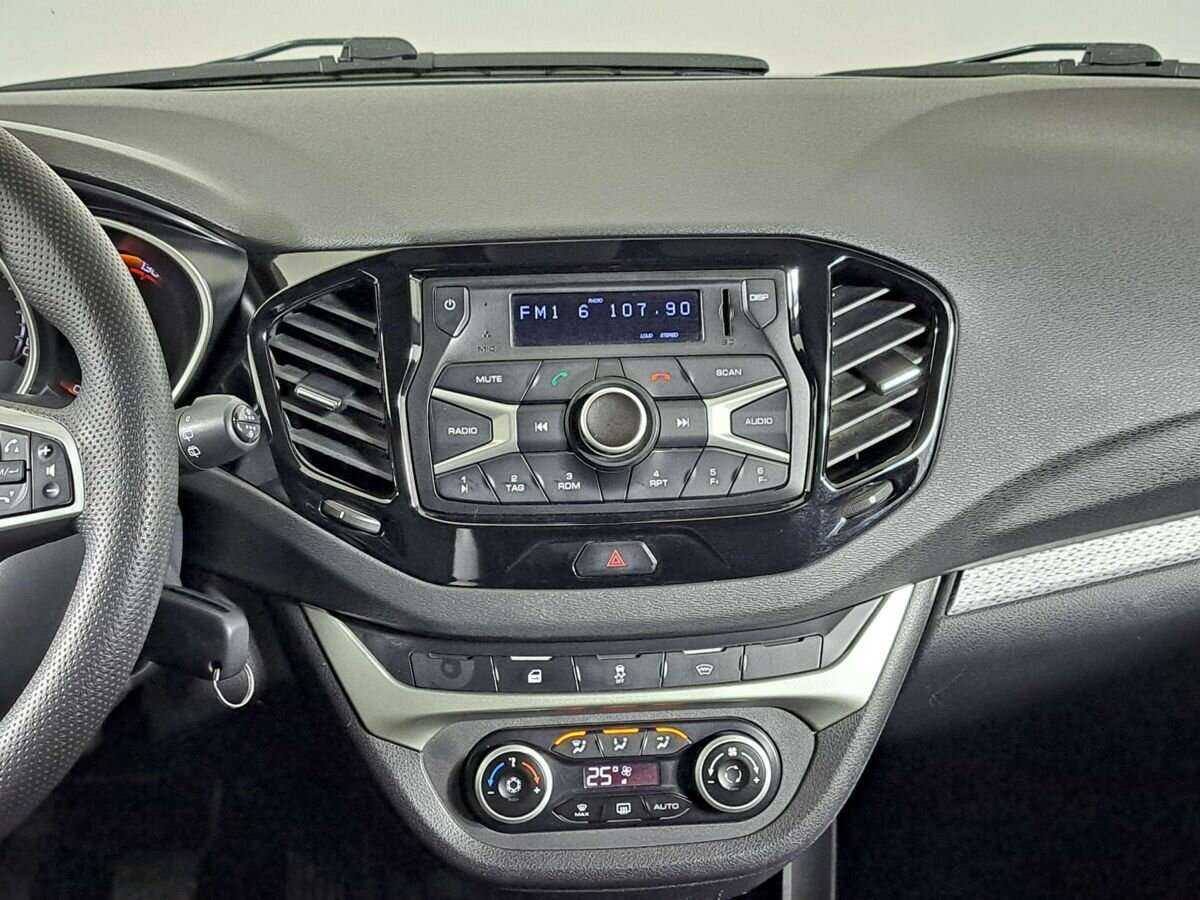 Lada (ВАЗ) Vesta с пробегом — 2019 год. Фото: #12