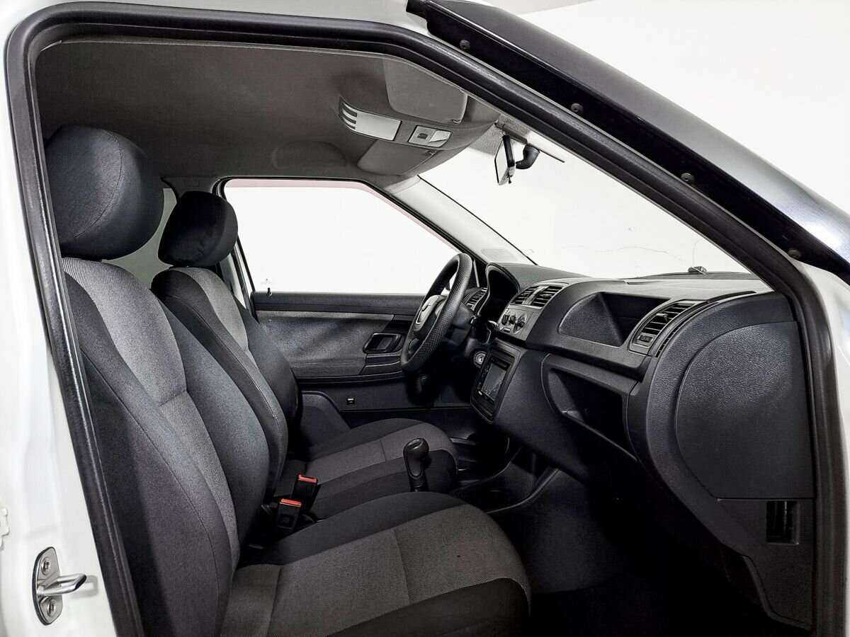 Skoda Fabia с пробегом — 2010 год. Фото: #8