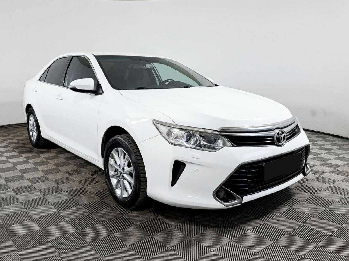 Toyota Camry с пробегом — 2015 год. Фото: #2