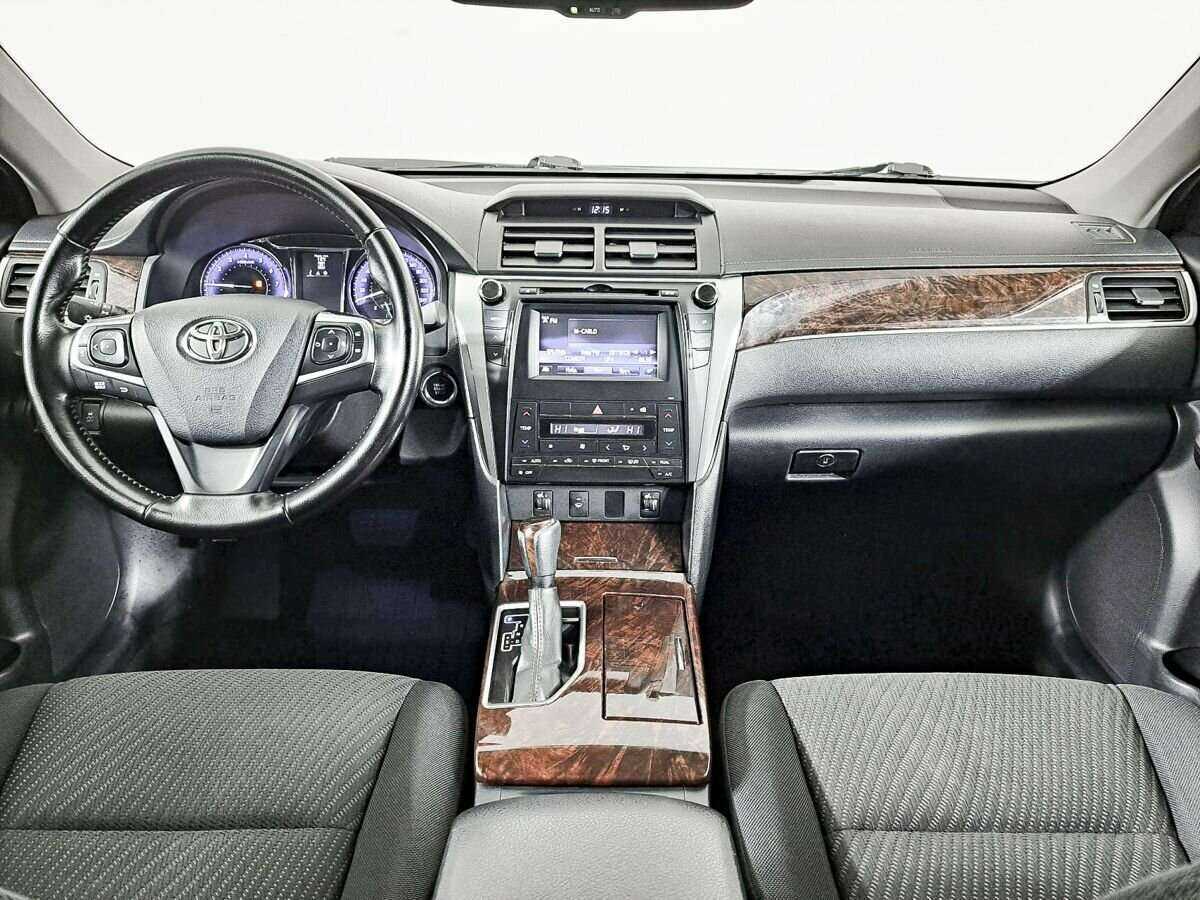Toyota Camry с пробегом — 2015 год. Фото: #8