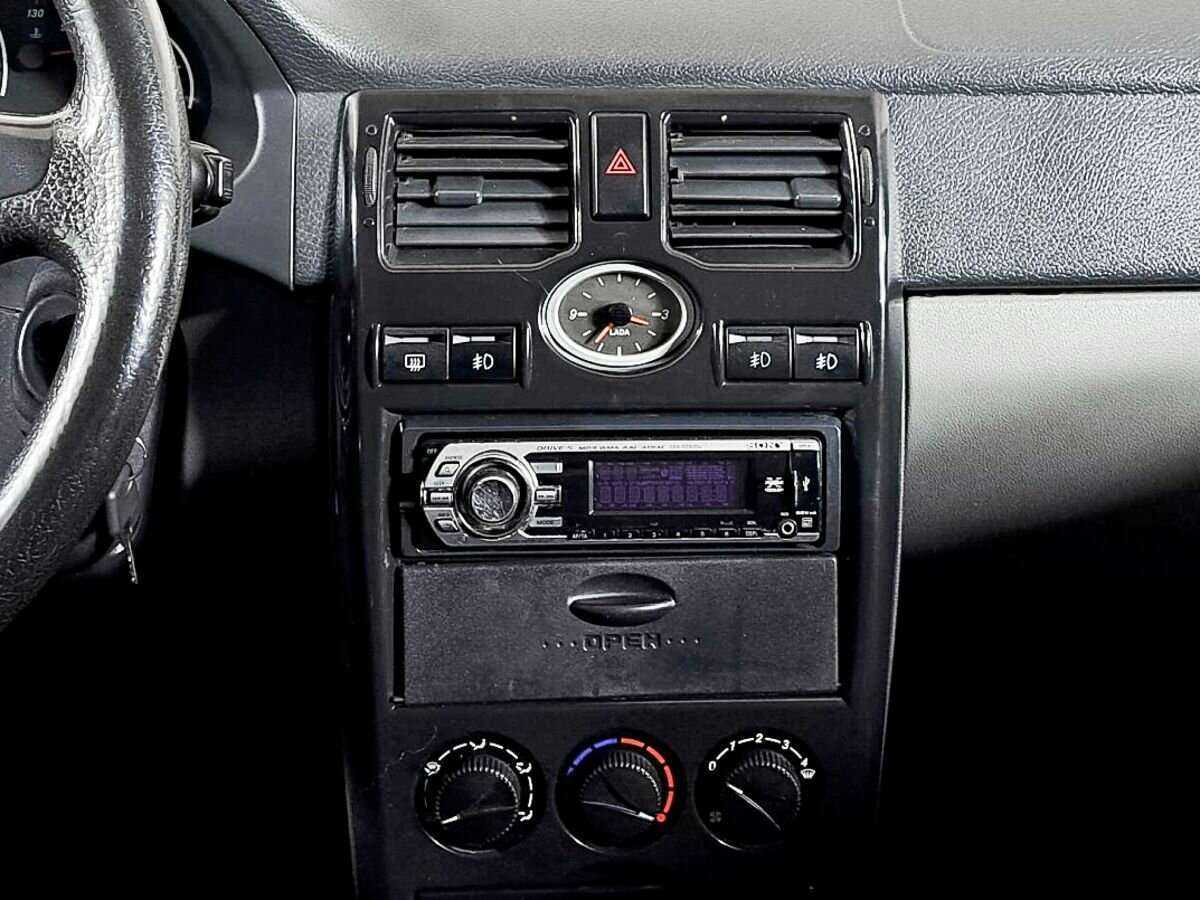 Lada (ВАЗ) Priora с пробегом — 2011 год. Фото: #11