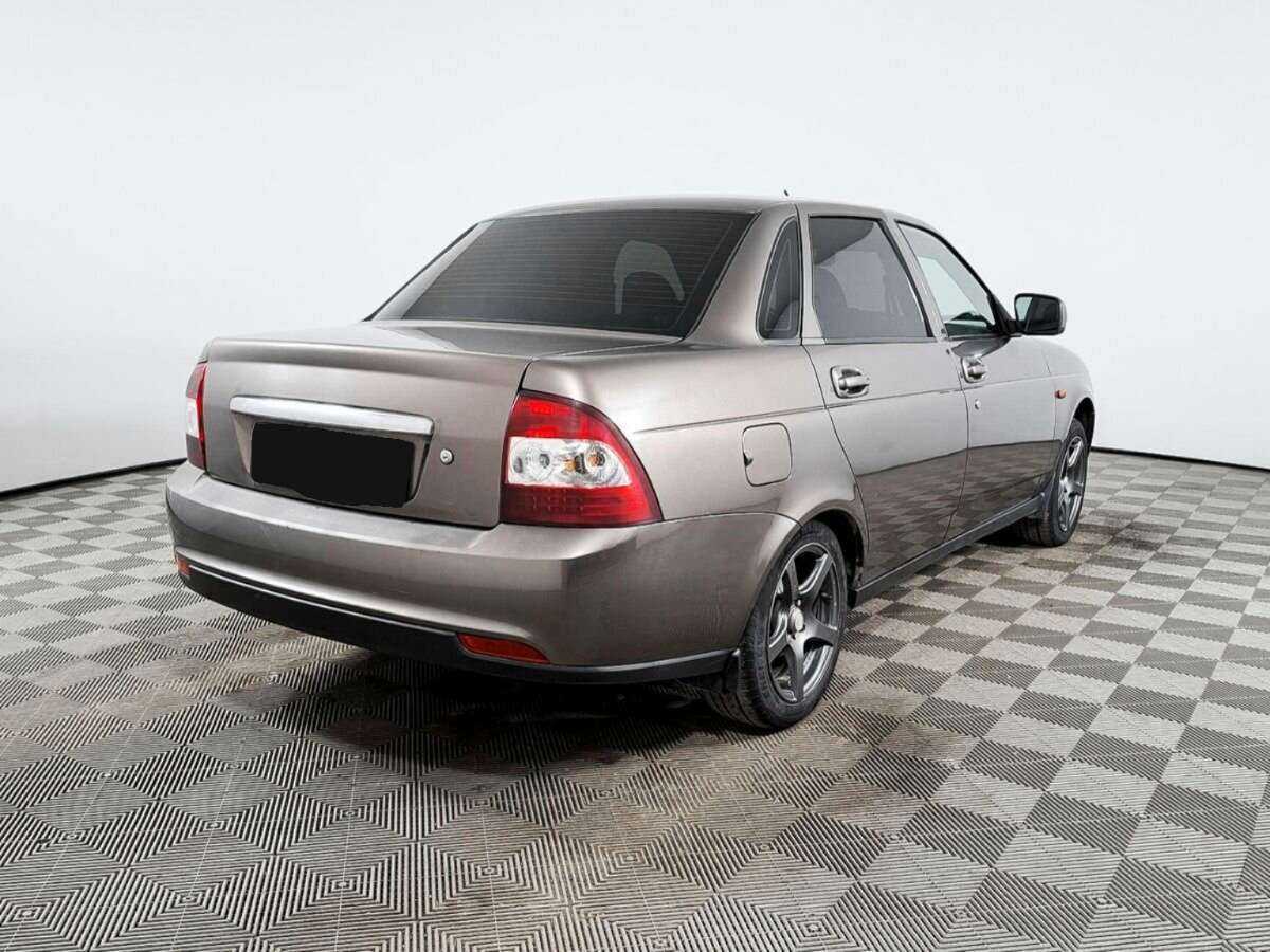 Lada (ВАЗ) Priora с пробегом — 2015 год. Фото: #3