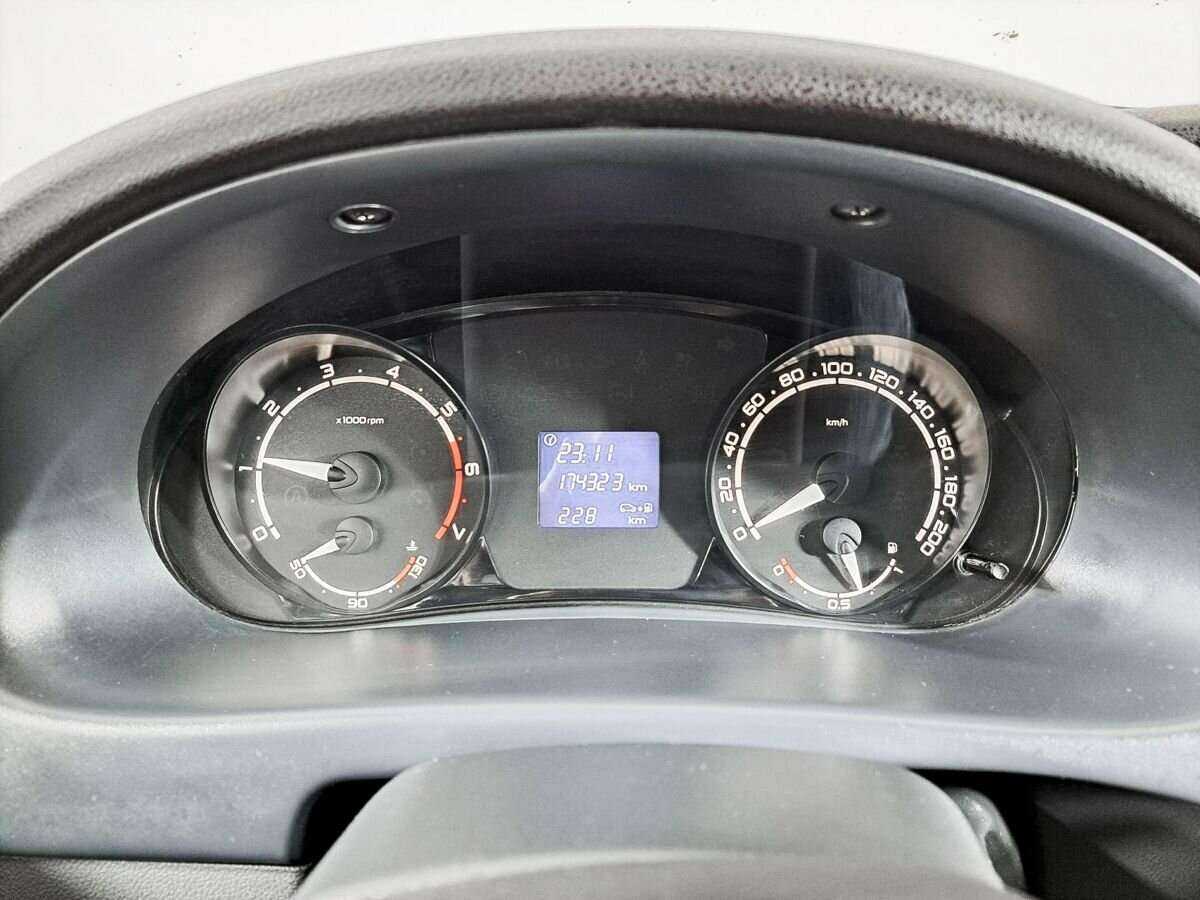 Lada (ВАЗ) Priora с пробегом — 2015 год. Фото: #7