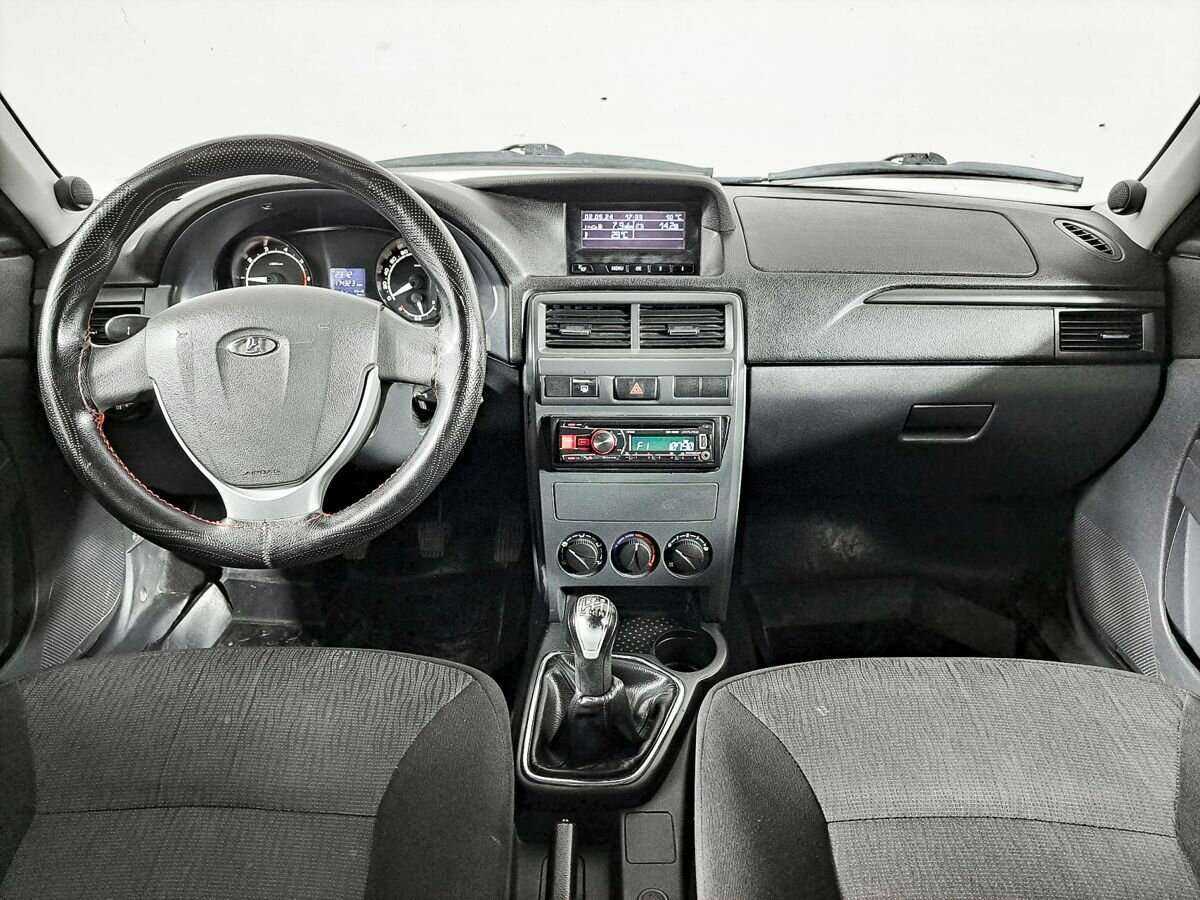 Lada (ВАЗ) Priora с пробегом — 2015 год. Фото: #8