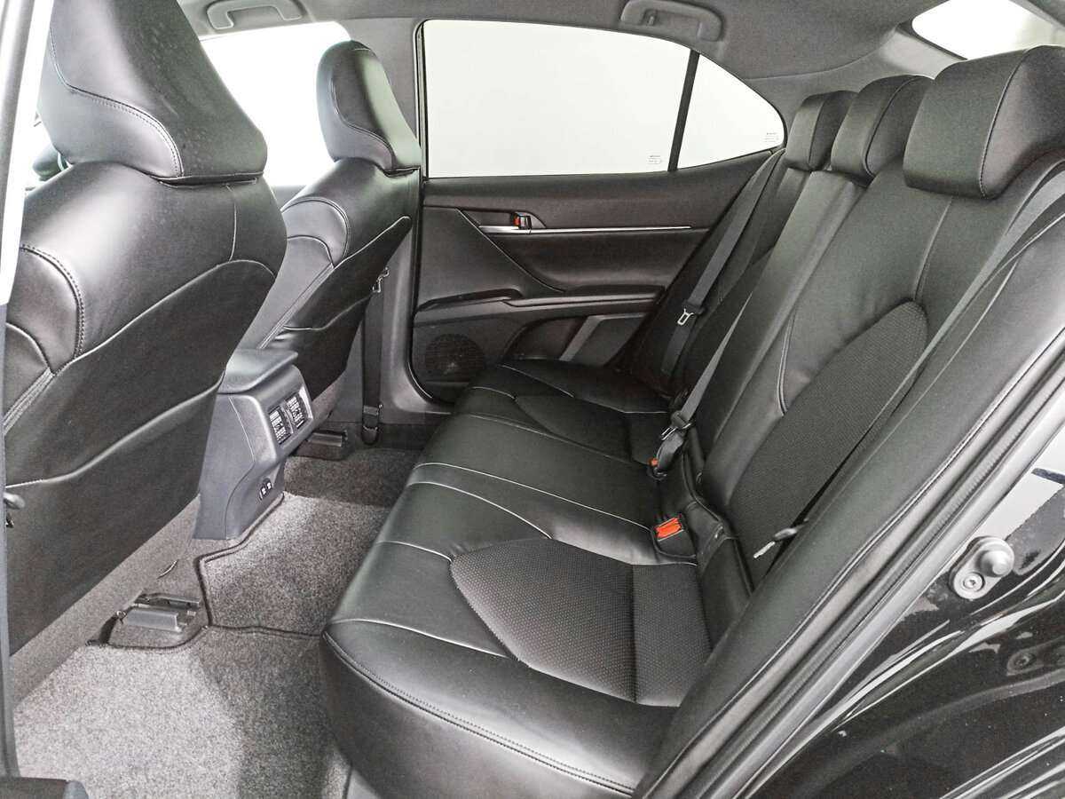 Toyota Camry с пробегом — 2021 год. Фото: #9