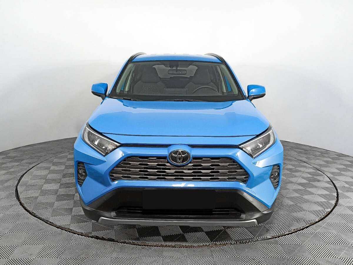 Toyota RAV4 с пробегом — 2020 год. Фото: #1