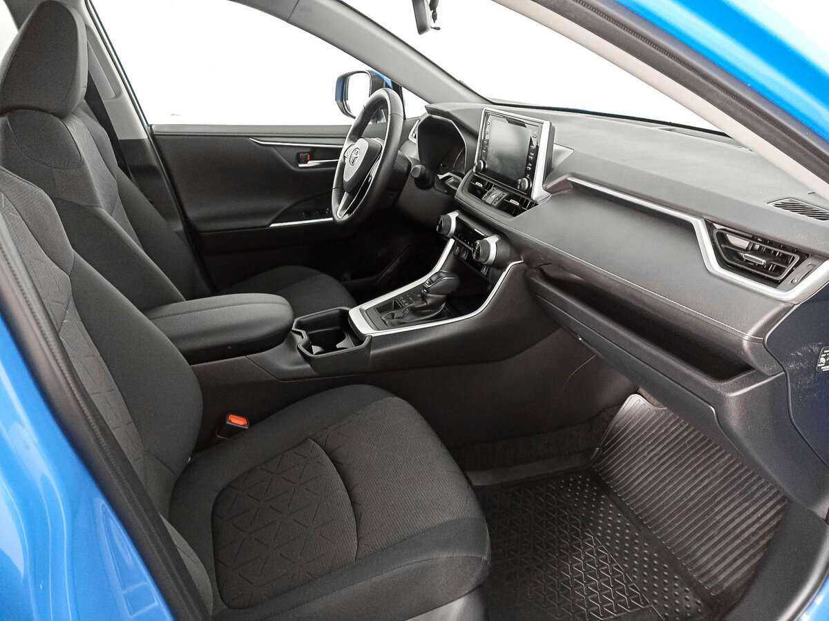 Toyota RAV4 с пробегом — 2020 год. Фото: #8