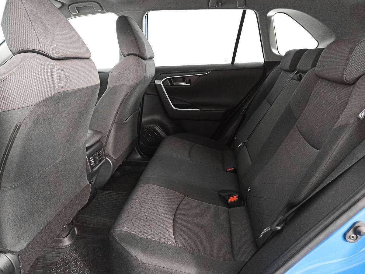 Toyota RAV4 с пробегом — 2020 год. Фото: #9