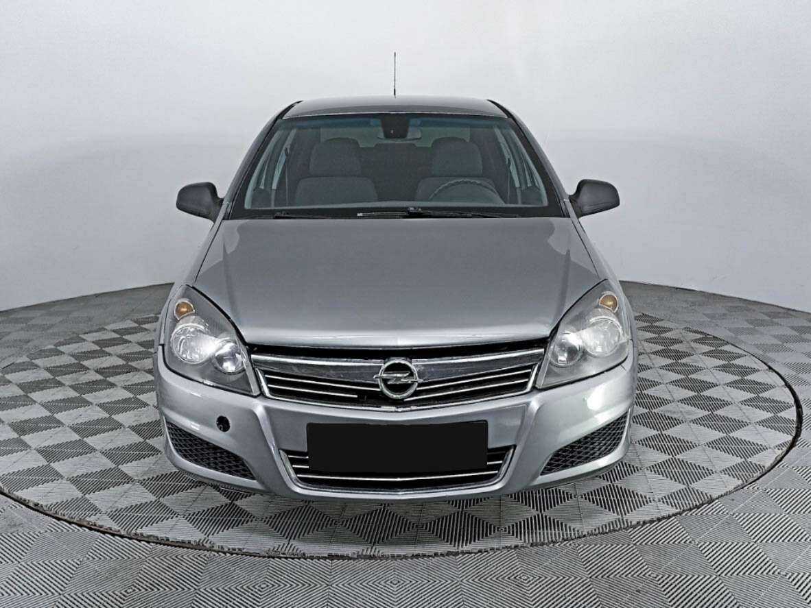 Opel Astra с пробегом — 2011 год. Фото: #1