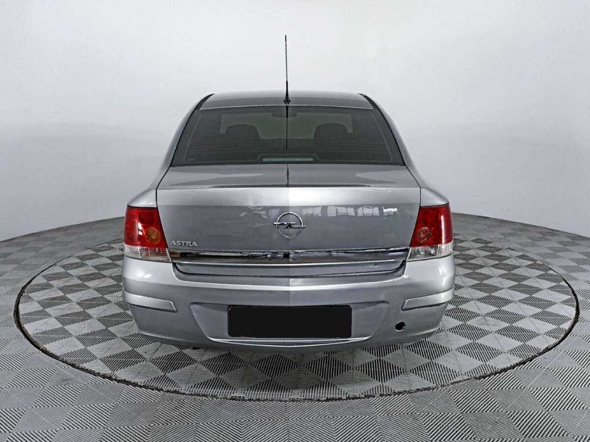 Opel Astra с пробегом — 2011 год. Фото: #5