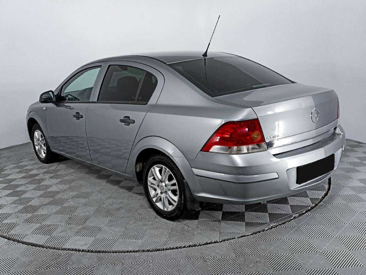 Opel Astra с пробегом — 2011 год. Фото: #6