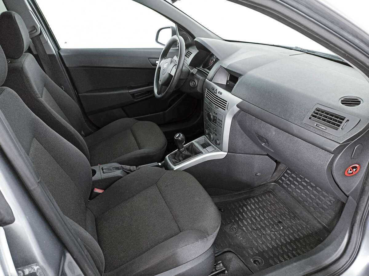 Opel Astra с пробегом — 2011 год. Фото: #10