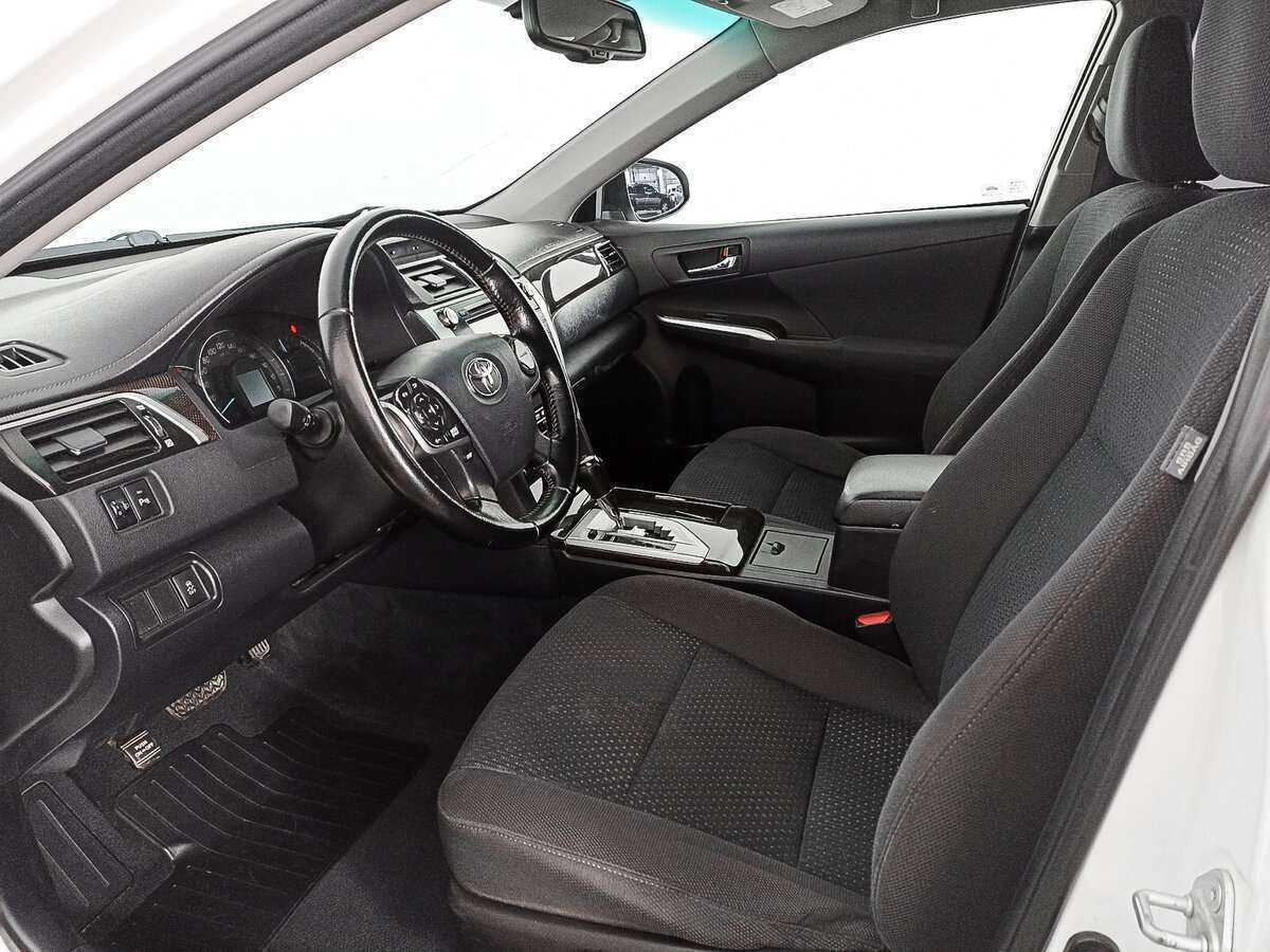 Toyota Camry с пробегом — 2014 год. Фото: #13
