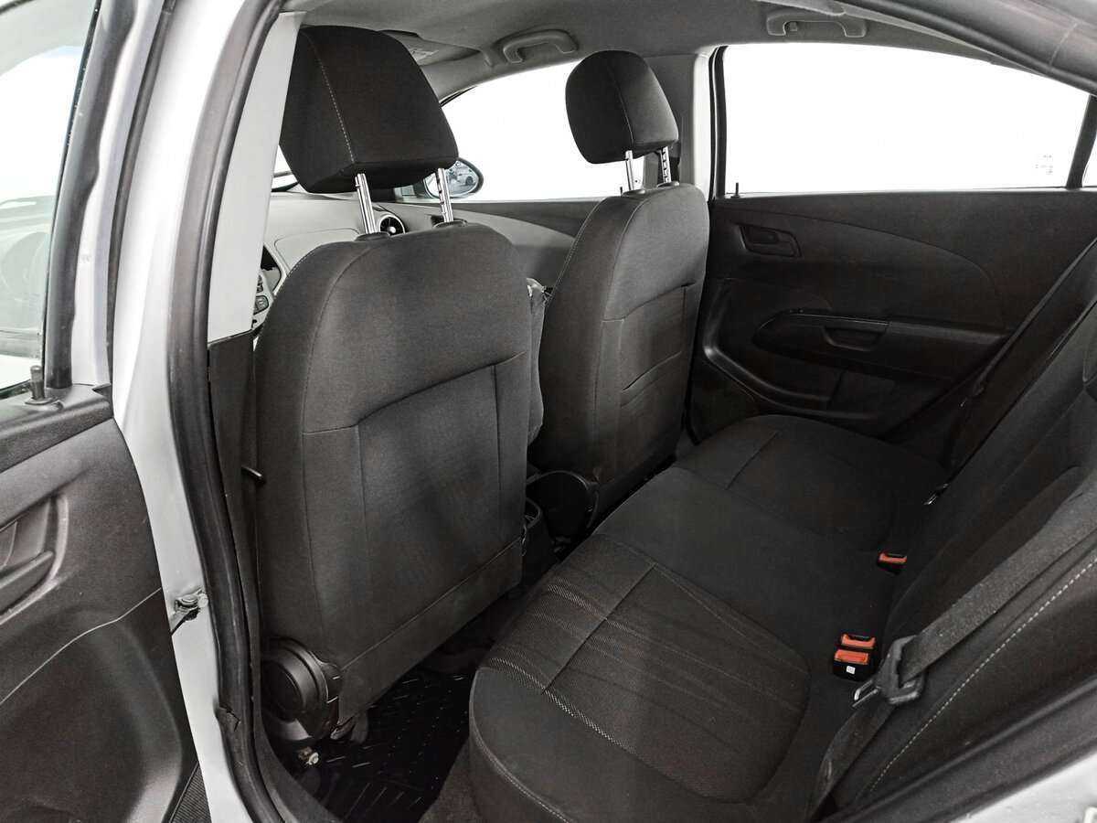 Chevrolet Aveo с пробегом — 2013 год. Фото: #9