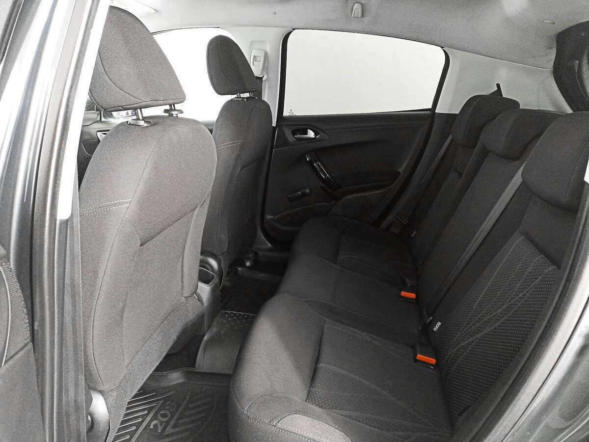 Peugeot 208 с пробегом — 2013 год. Фото: #9