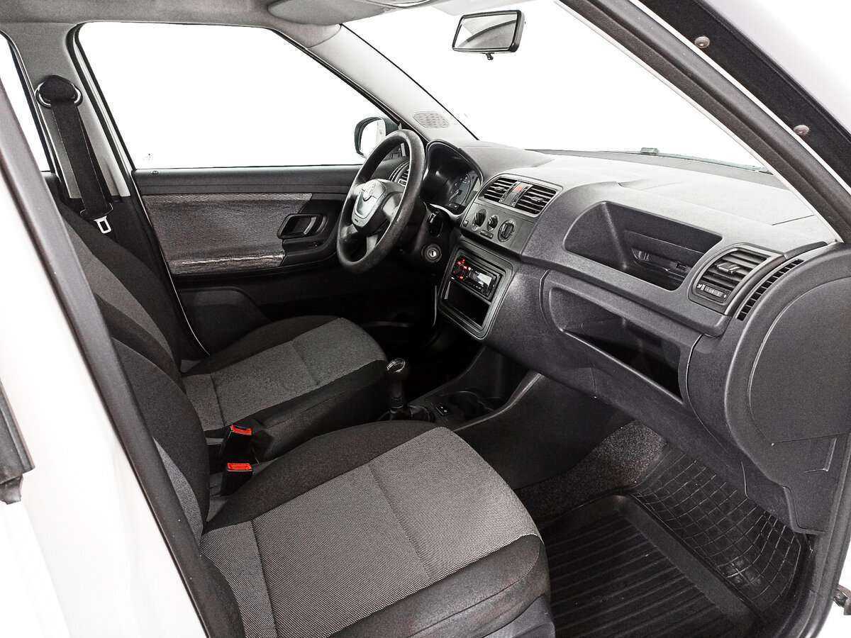 Skoda Fabia с пробегом — 2011 год. Фото: #8