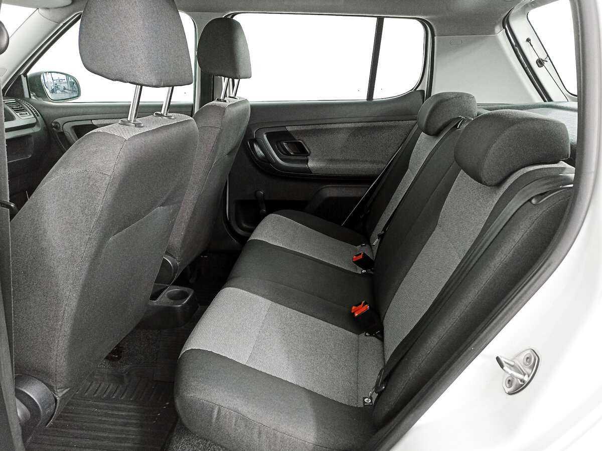 Skoda Fabia с пробегом — 2011 год. Фото: #9