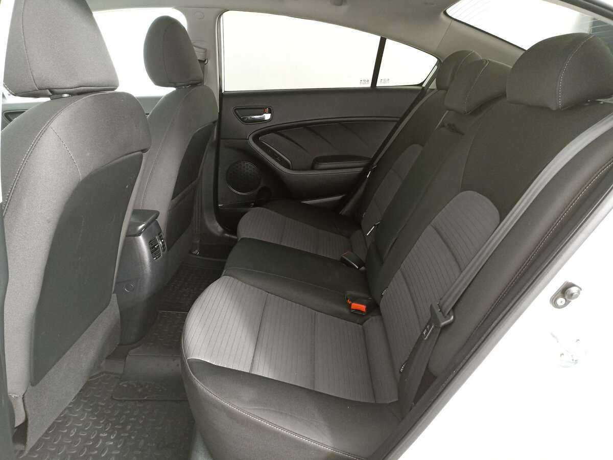 Kia Cerato с пробегом — 2016 год. Фото: #9