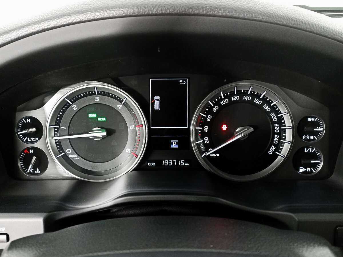 Toyota Land Cruiser с пробегом — 2015 год. Фото: #10