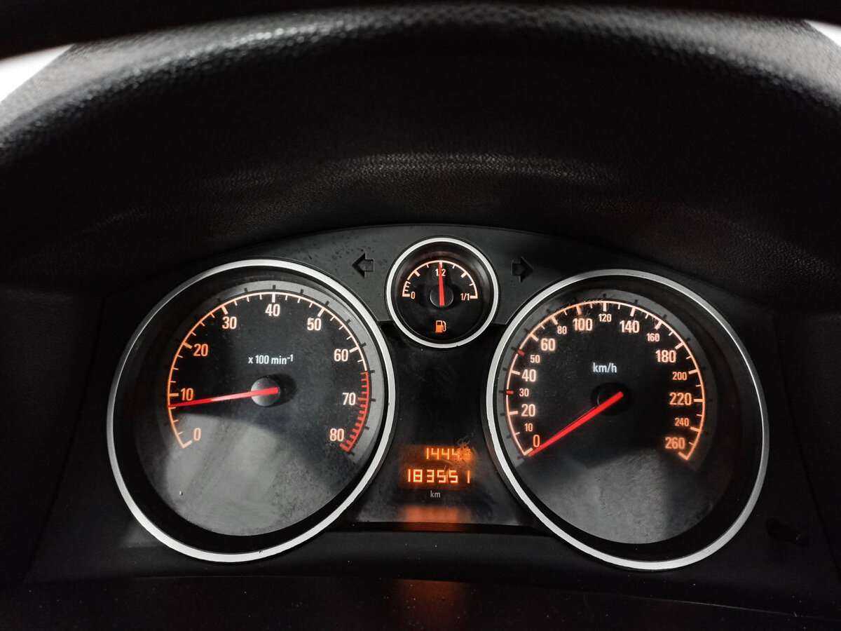 Opel Astra с пробегом — 2008 год. Фото: #10